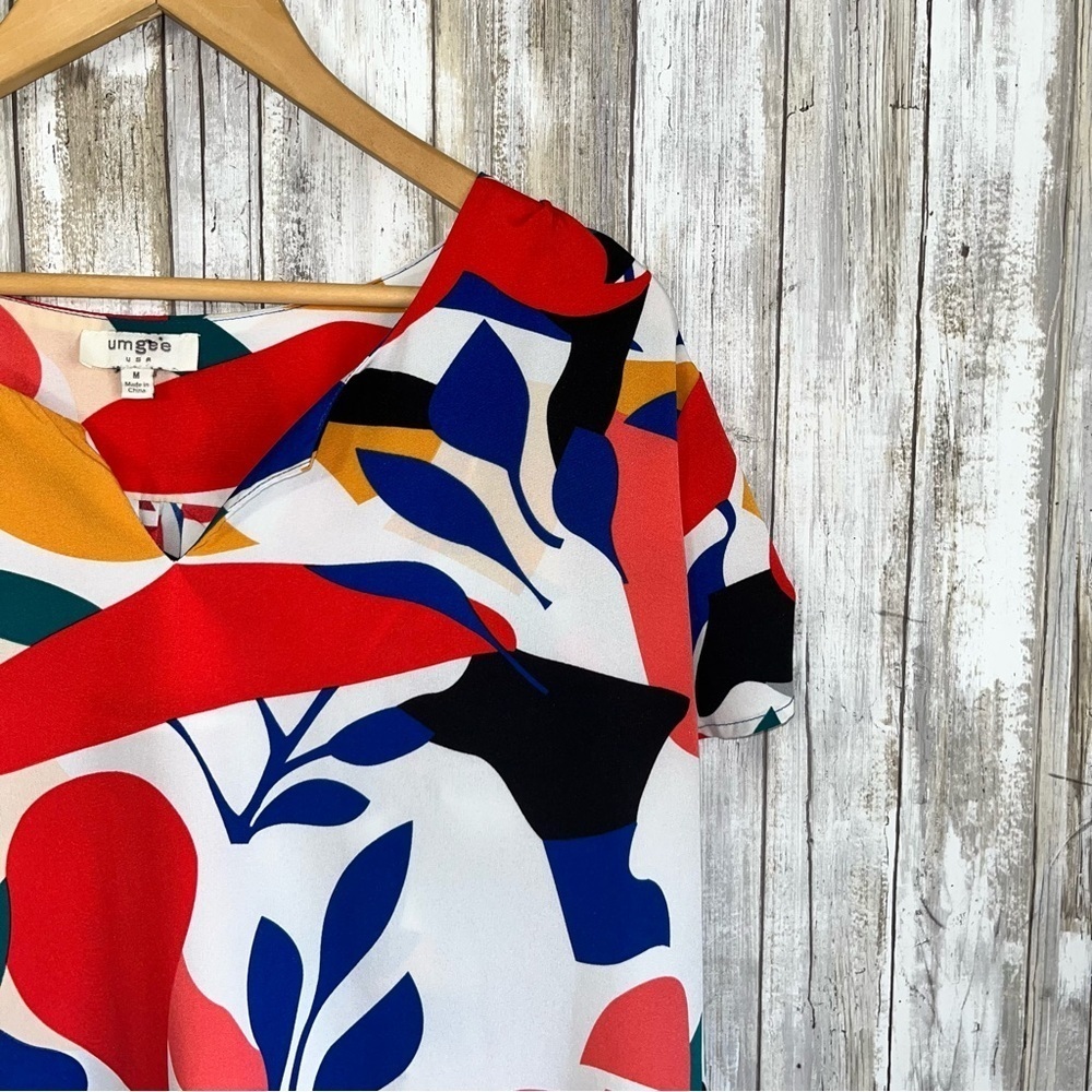 Umgee Abstract V Neck Blouse - Picture 4 of 5